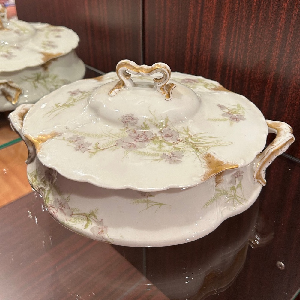 Theodore Haviland Limoges France Vegetable Casserole Bowl With A Lid
